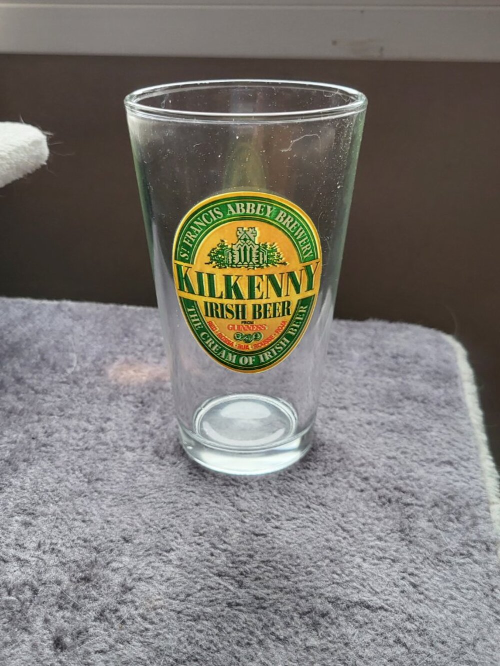GUINNESS KILKENNY IRISH BEER FROM ST. FRANCIS ABBEY BREWERY 1 PINT BEER GLASS - Picture 2 of 5